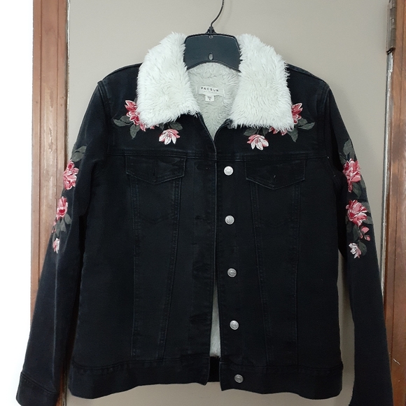 Embroidery Jean Jacket - Picture 5 of 6